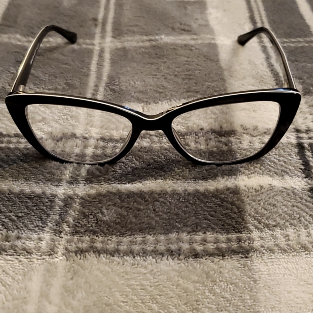 Stylish Frames & Case - image 1